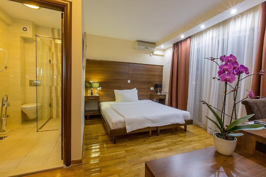 M 3* Podgorica