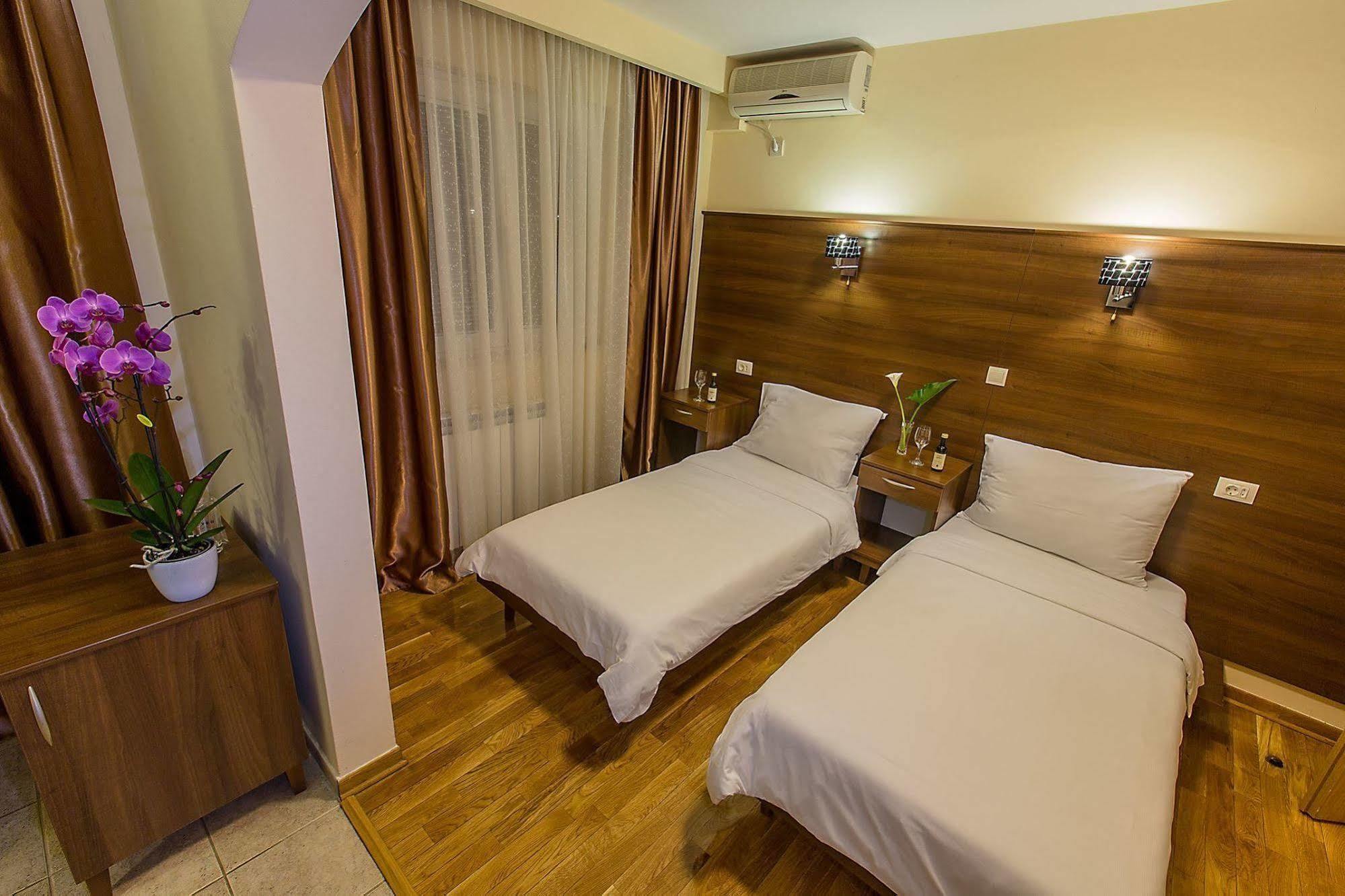 Hotel M 3*
